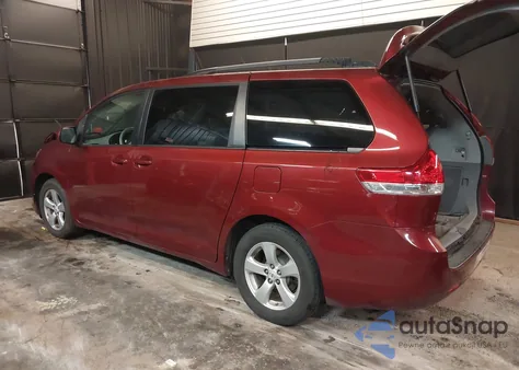 2011 Toyota Sienna Le V6/Le V6 Auto Access Seat z USA, uszkodzony, nr VIN 5TDKK3DC2BS002261